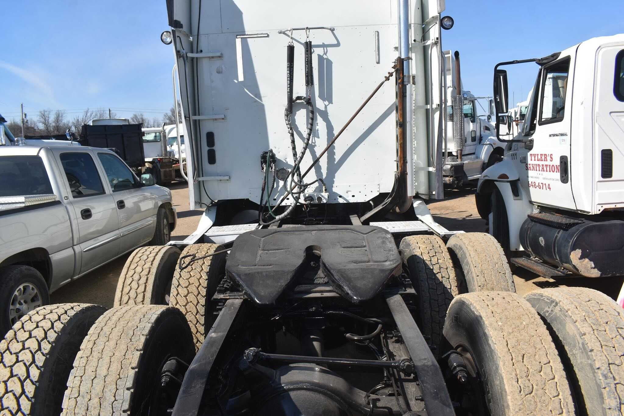 2010 Freightliner CST120 image 3