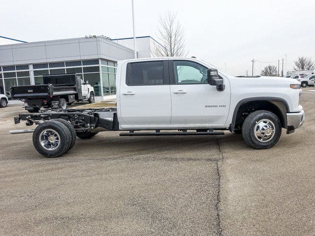 2026 Chevrolet Silverado 3500HD LT image 2