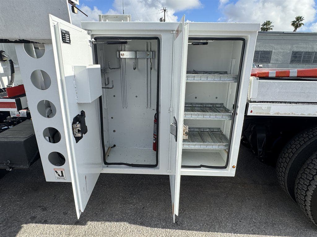 2015 Freightliner M2-112 image 23
