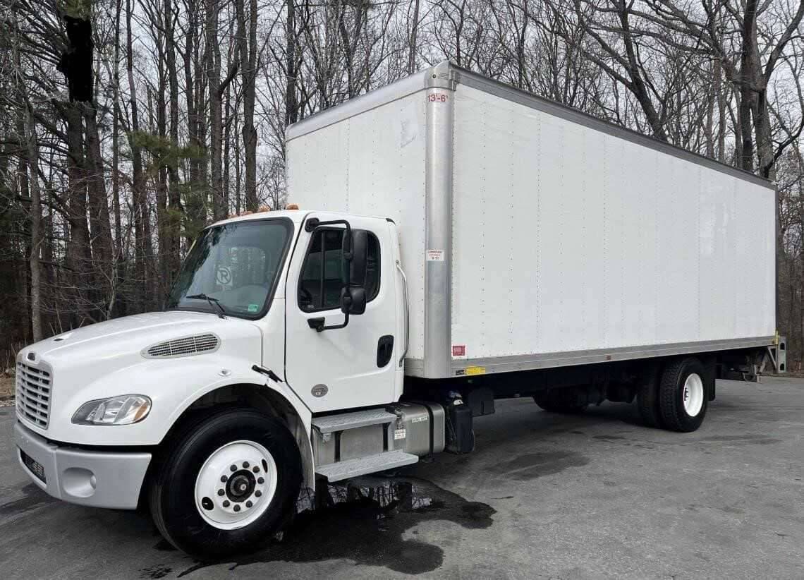 2022 Freightliner M2 image 3