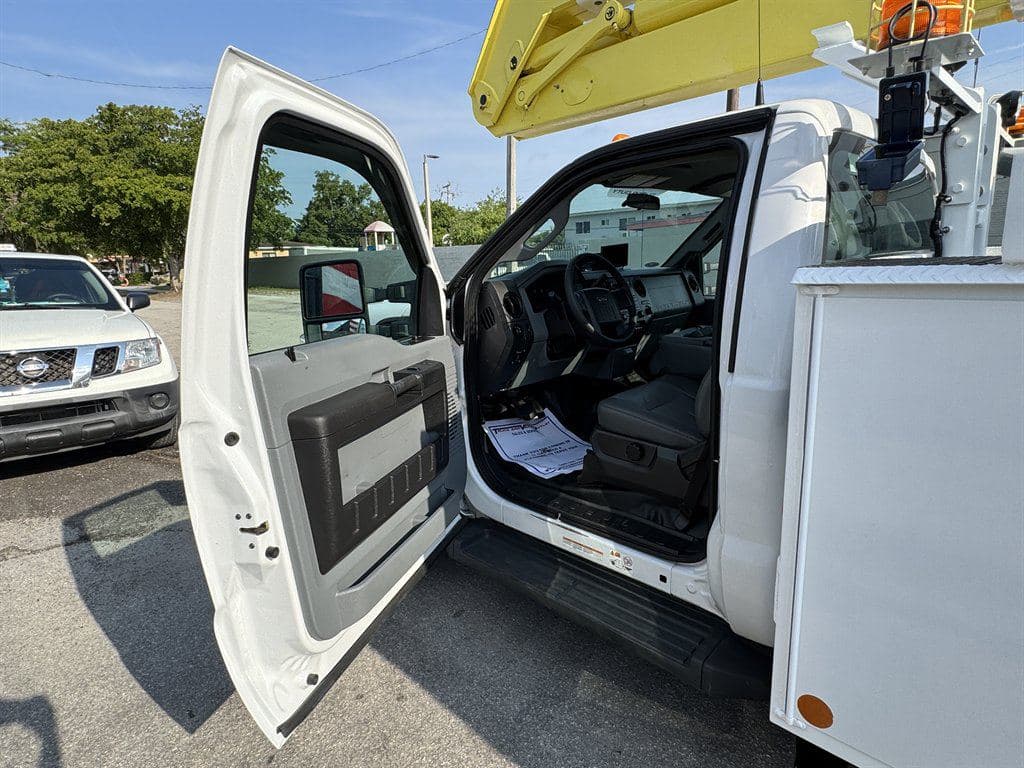 2016 Ford F550 image 53