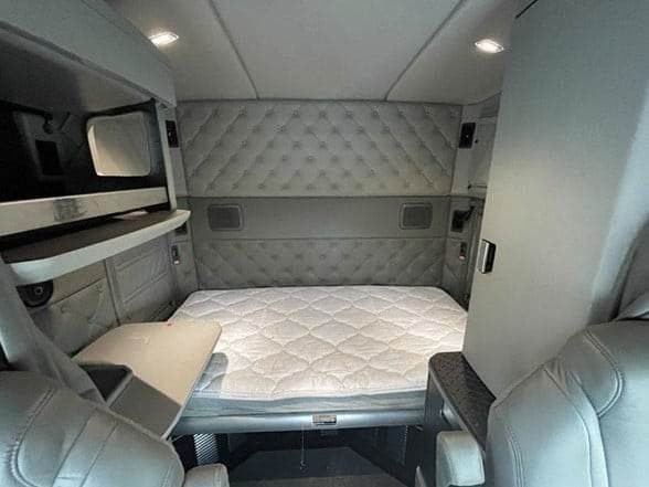 2020 Kenworth T680 image 5
