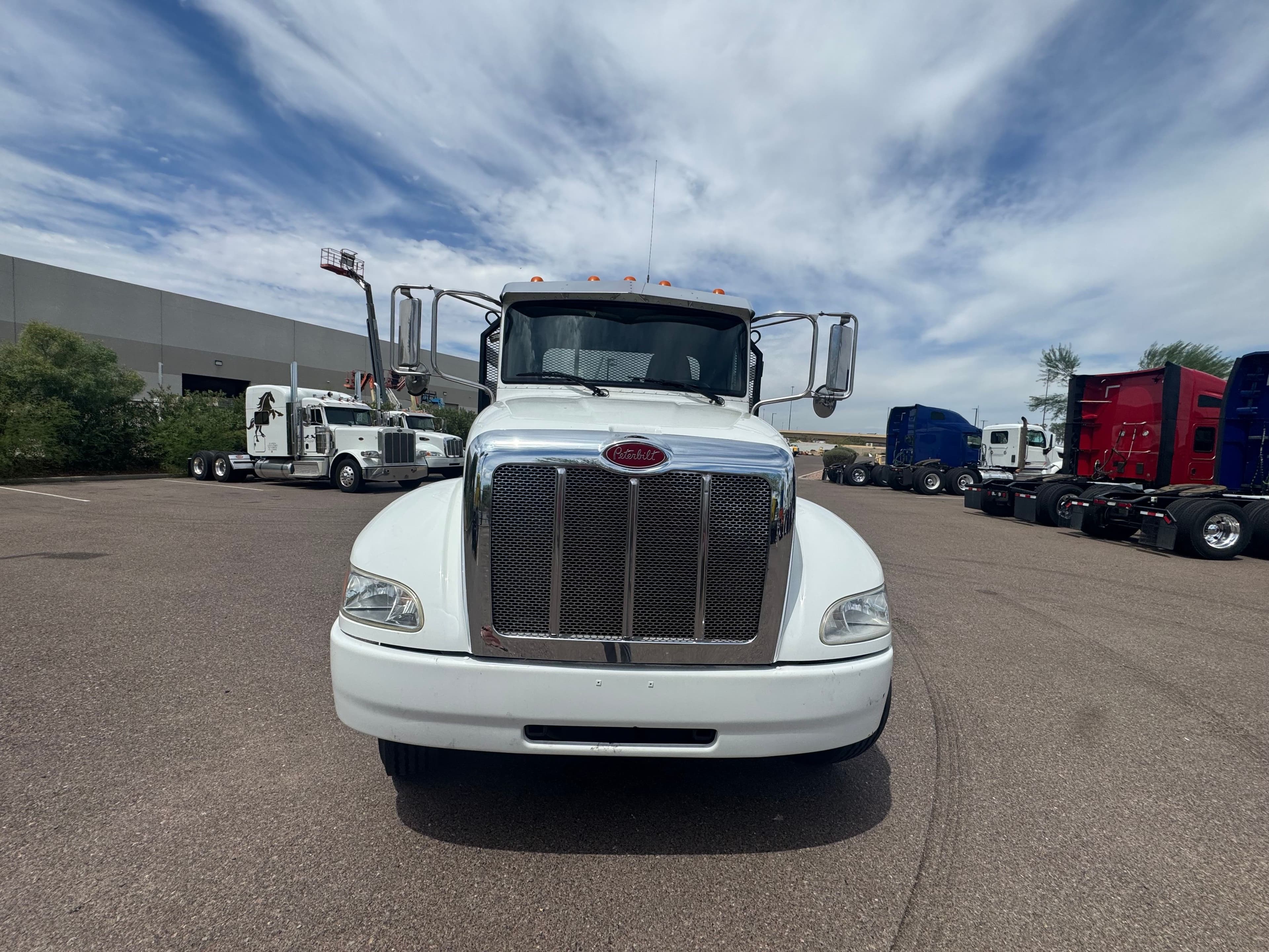 2020 Peterbilt 330 image 3