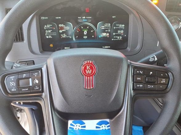 2026 Kenworth T880 image 15