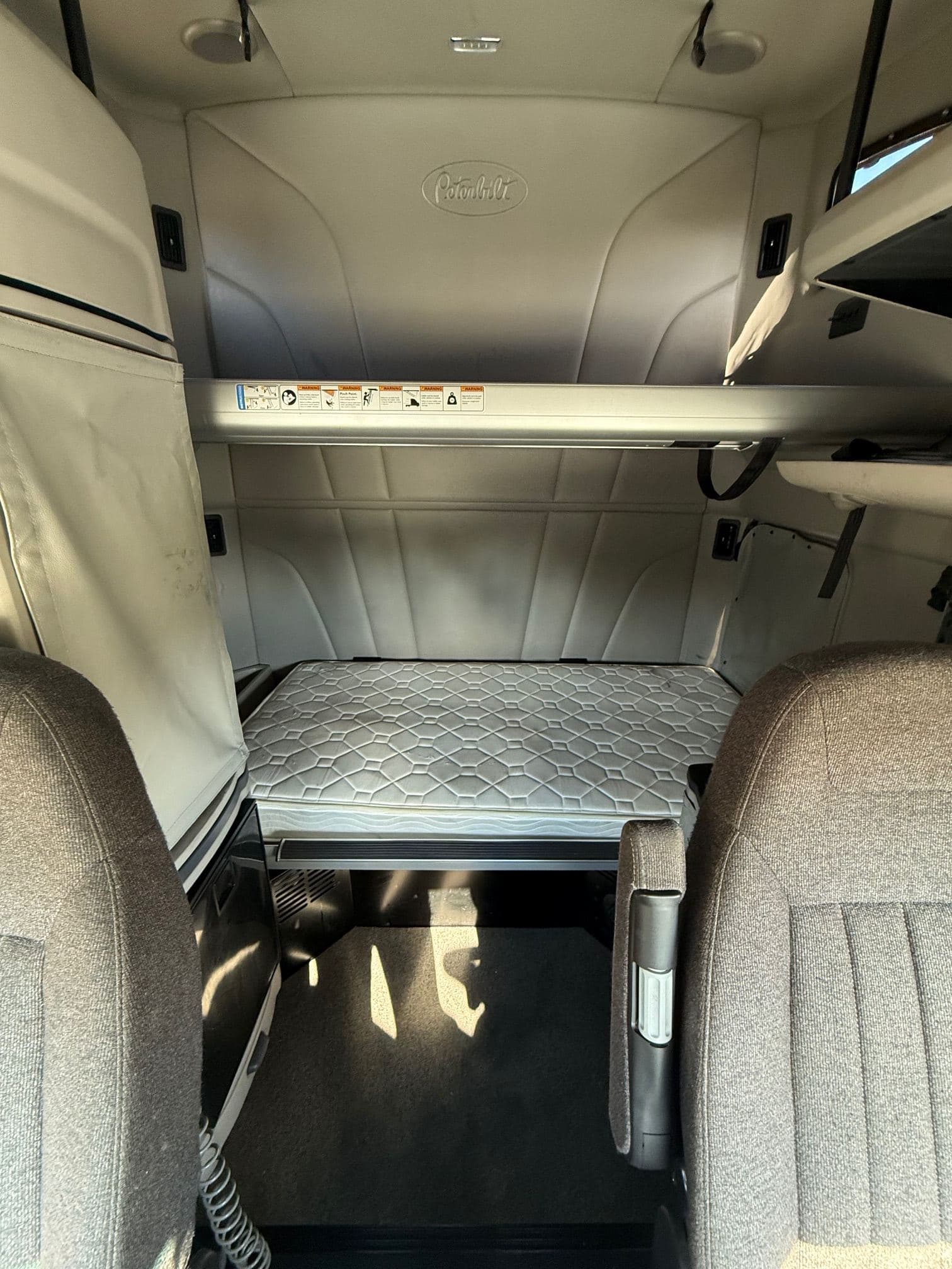 2023 Peterbilt 579 image 9