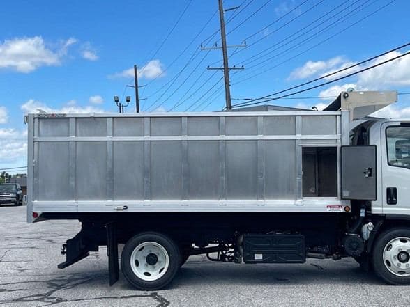 2024 Isuzu NRR image 21