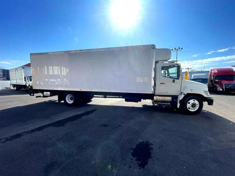 2015 Hino 268 image 7