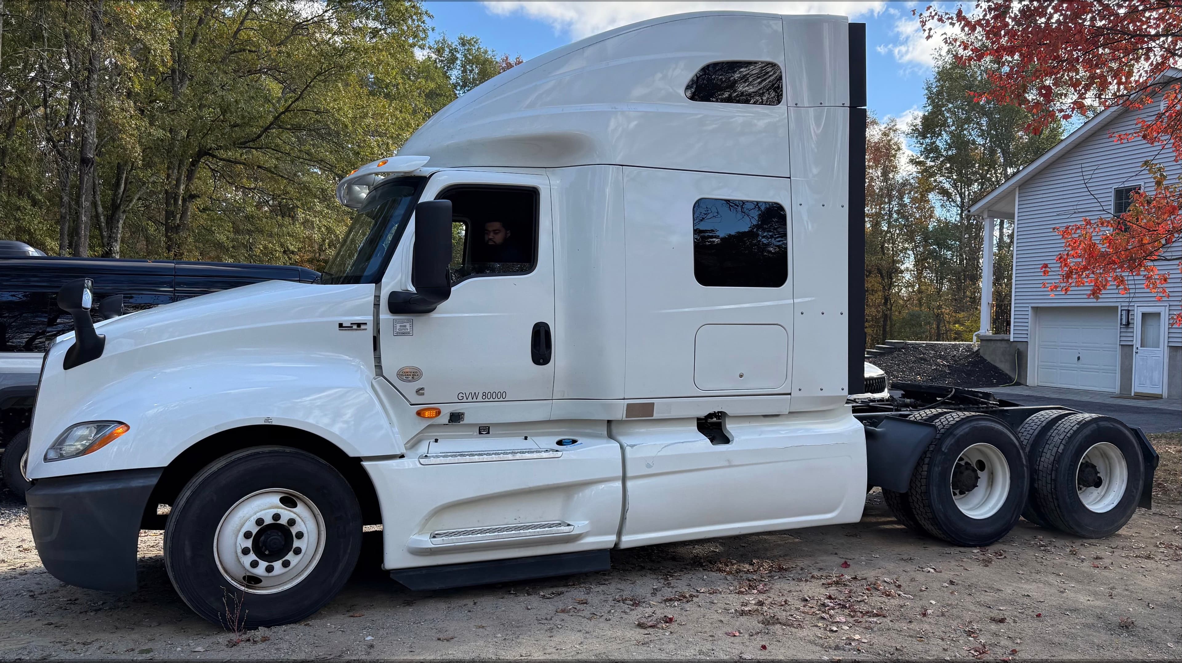 2019 International LT625 image 21