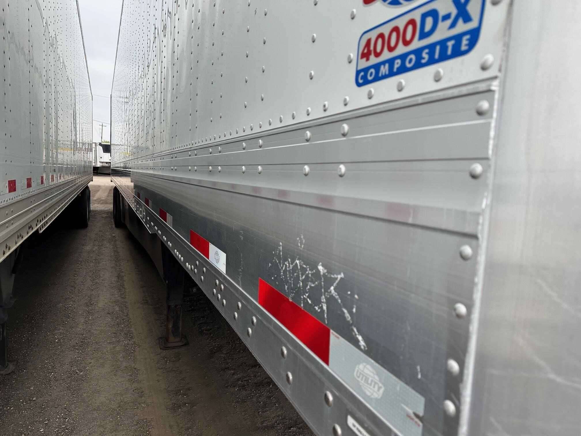 2023 Utility 4000DX 53 ft Dry Van Trailer image 3