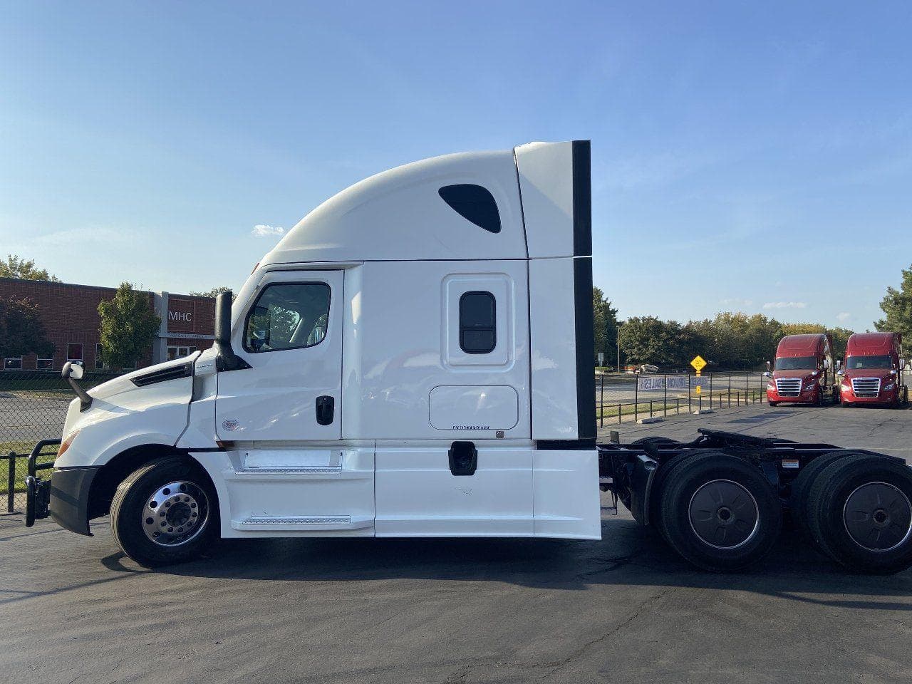 2021 FREIGHTLINER Cascadia CA126 Tandem Axle Sleeper image 8