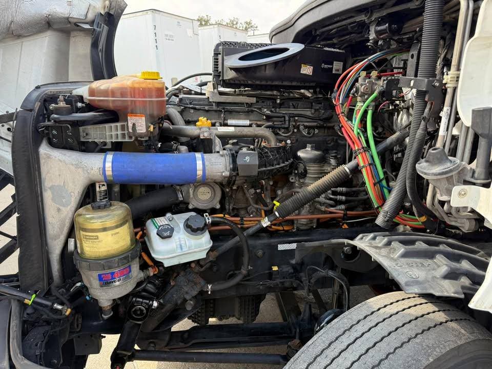 2021 Freightliner Cascadia image 6