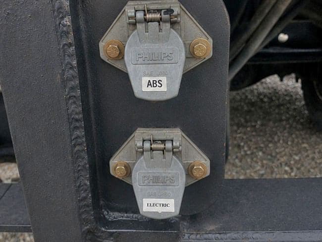 2019 INTERNATIONAL 7300 4X4 AWD CAB CHASSIS TRUCK image 5