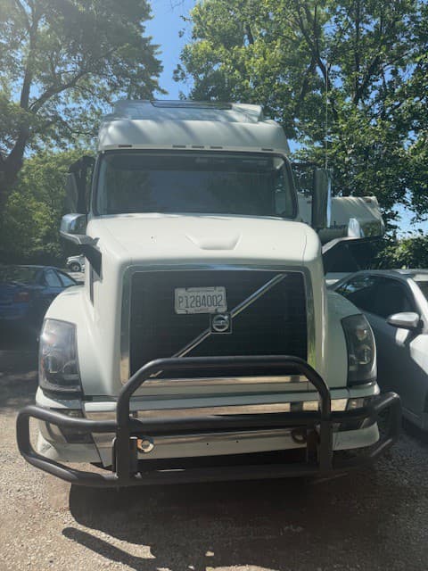 2016 Volvo VNL670 image 6