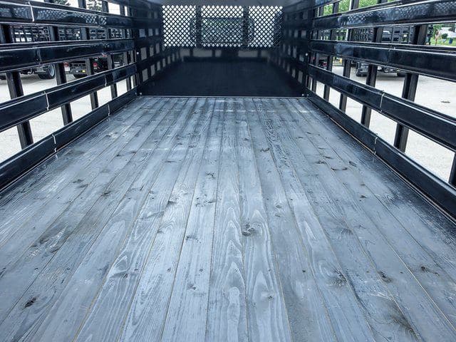 2024 Chevrolet 5500 XG LCF Gas Work Truck 16'6" Stake Bed image 9