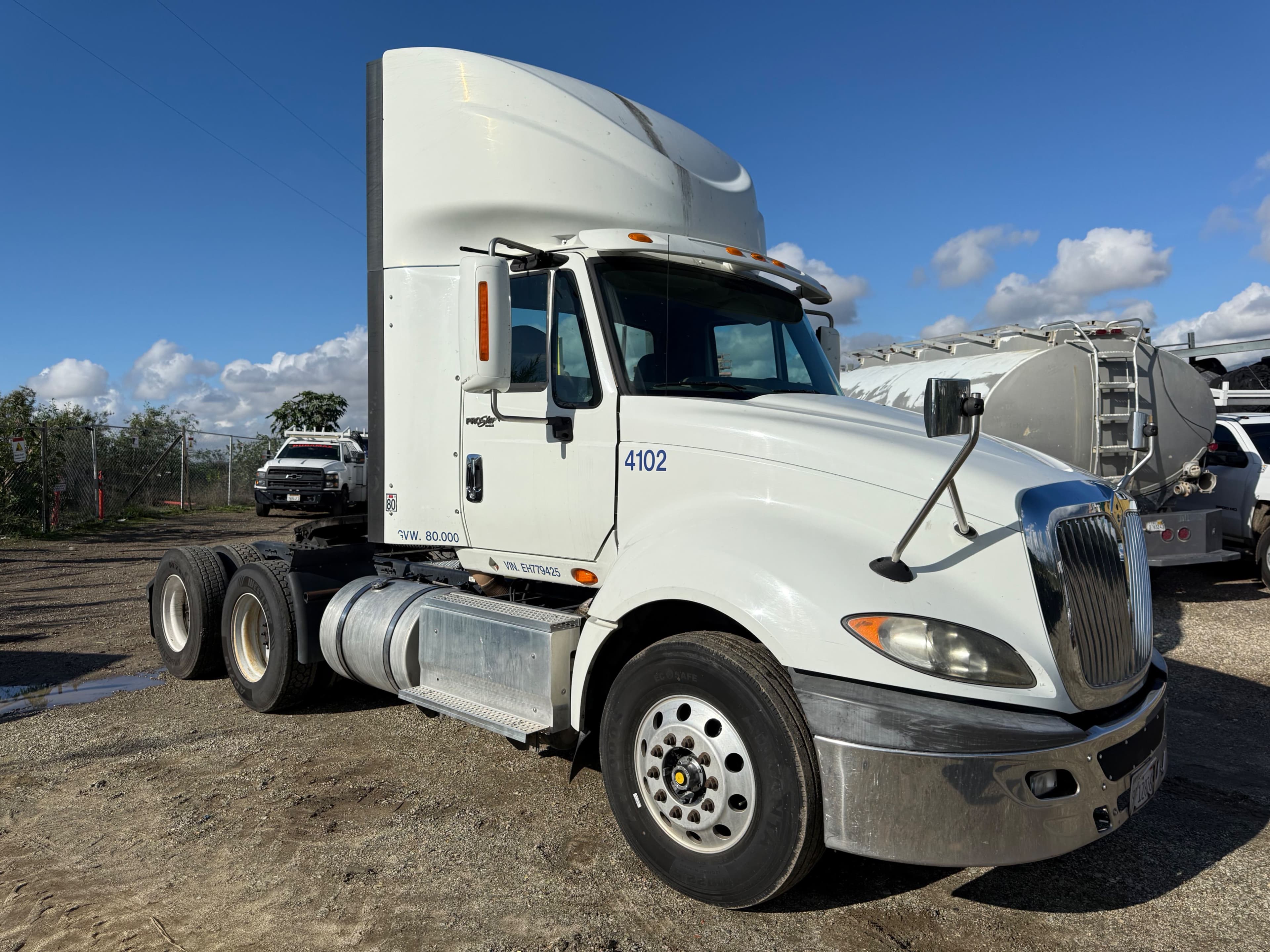 2014 International LF687 image 1