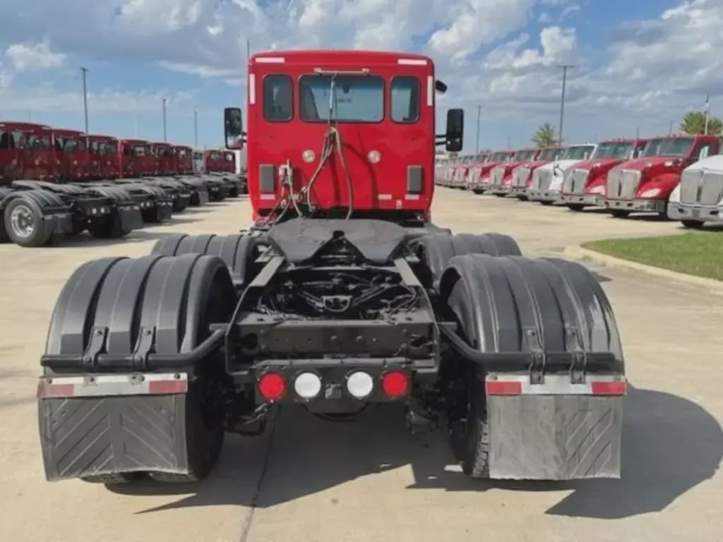 2022 Kenworth T680 image 1