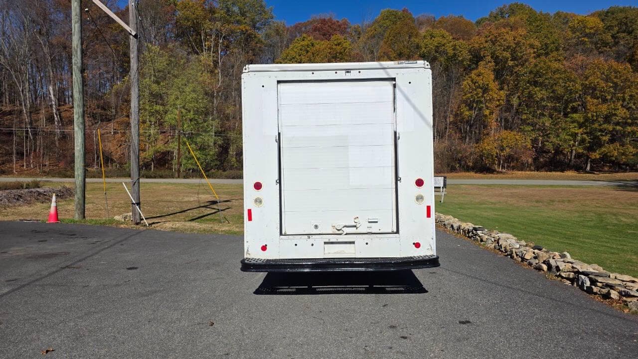 2018 Freightliner MT55 image 2