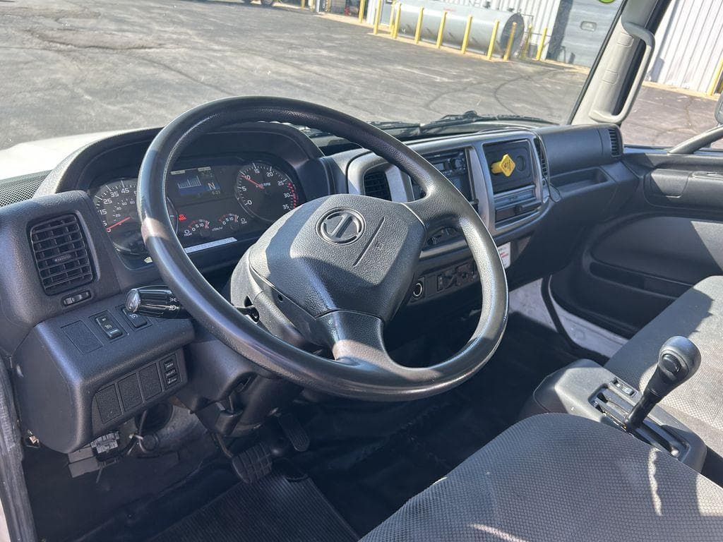 2020 Hino 338 image 9