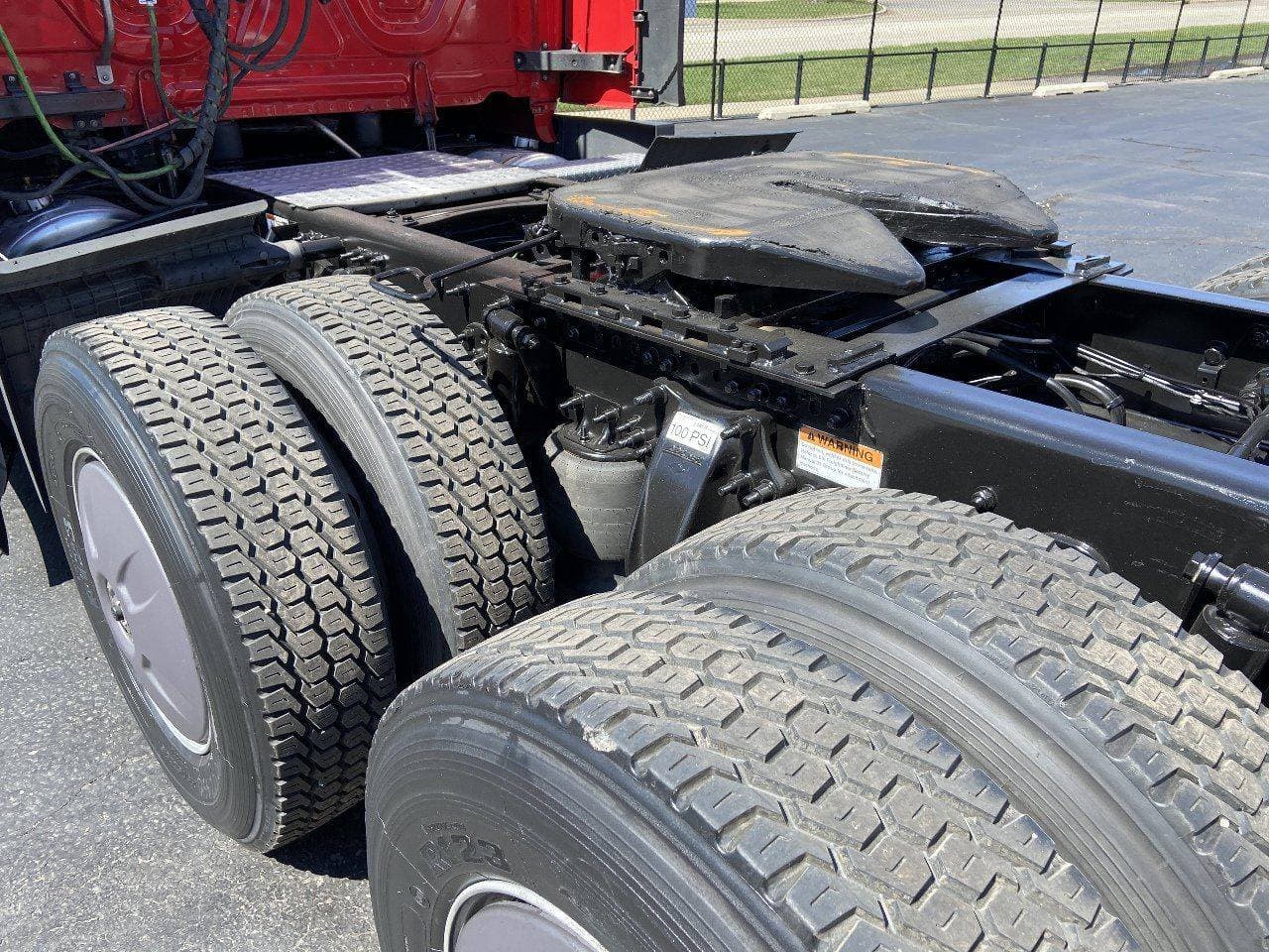 2022 FREIGHTLINER Cascadia CA126 ** Tandem Axle Sleeper image 8