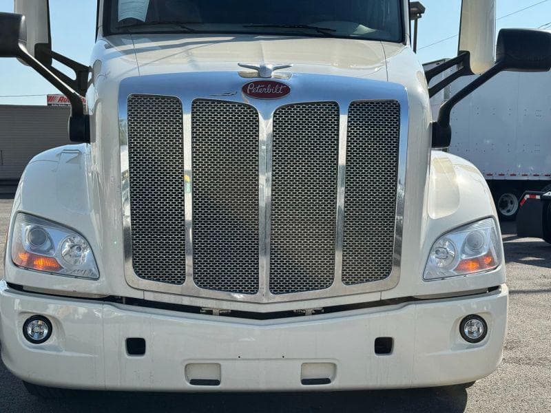 2022 Peterbilt 579 image 8