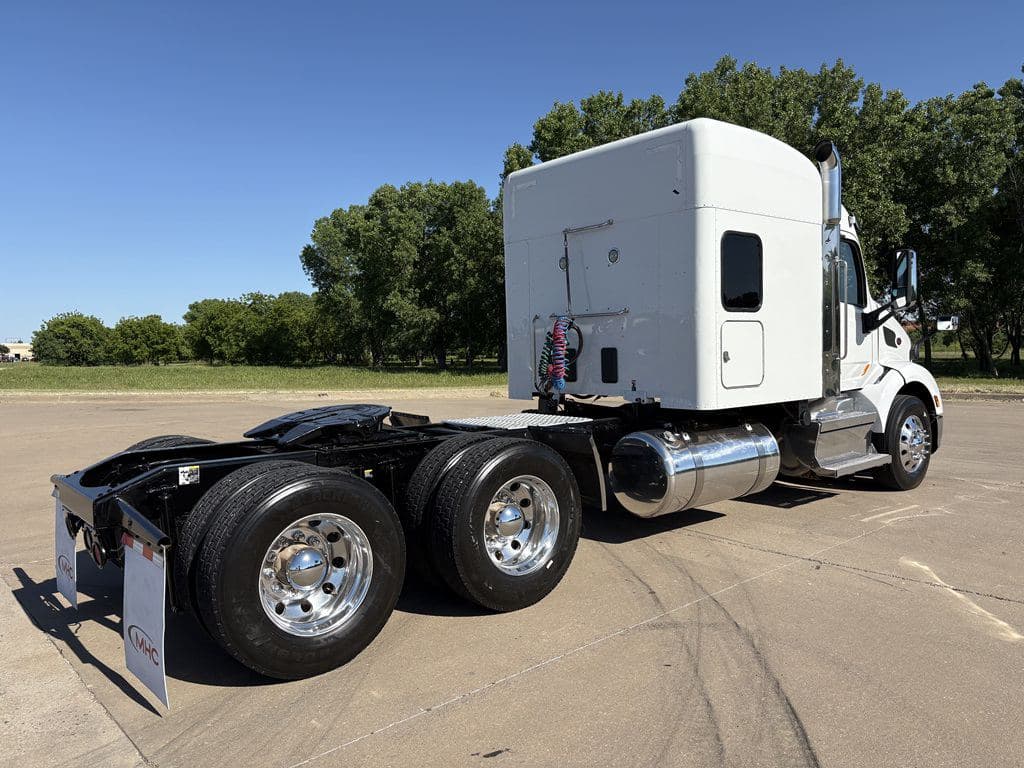 Used 2018 PETERBILT 579 image 17