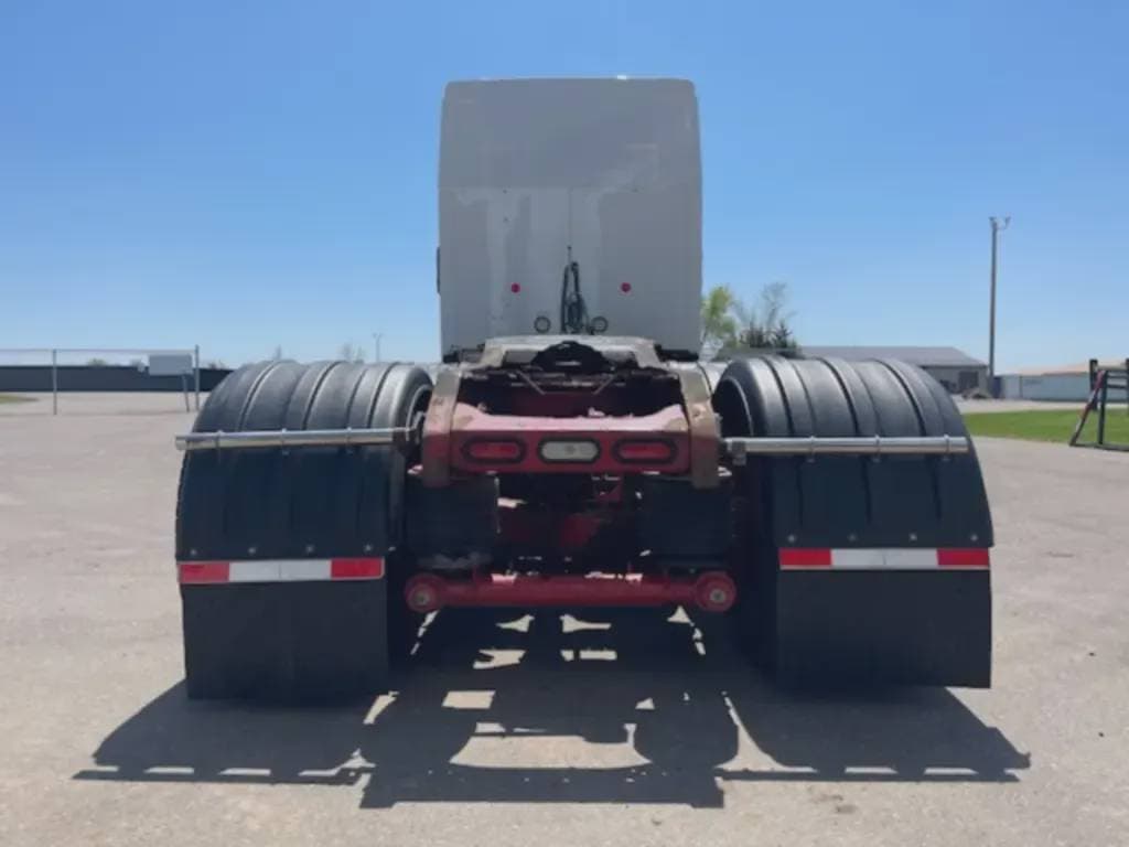 Used 2020 MACK Conventional - Sleeper Truck image 8
