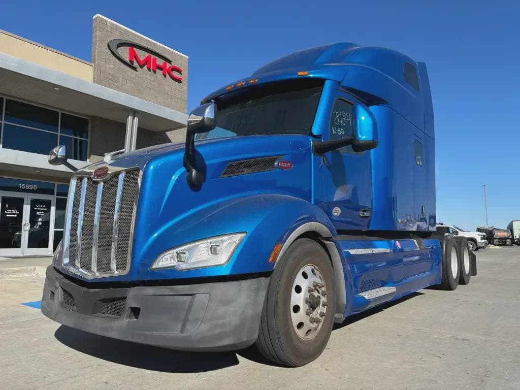 2022 Peterbilt 579 image 2