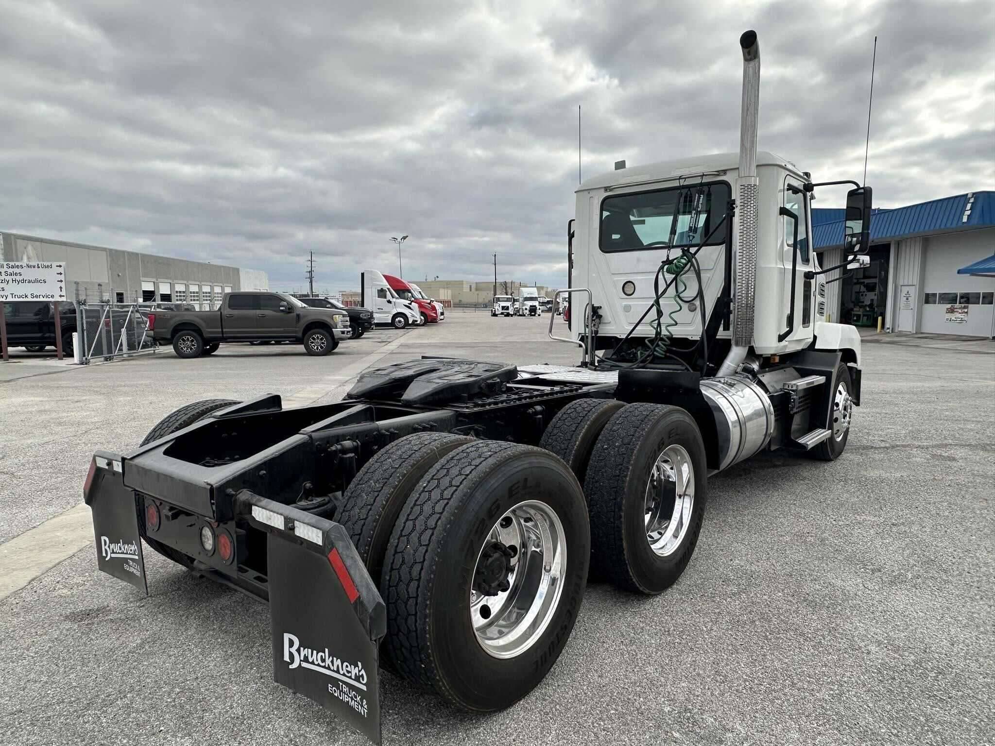 Used 2020 MACK ANTHEM Conventional - Day Cab in San Antonio, TX image 5