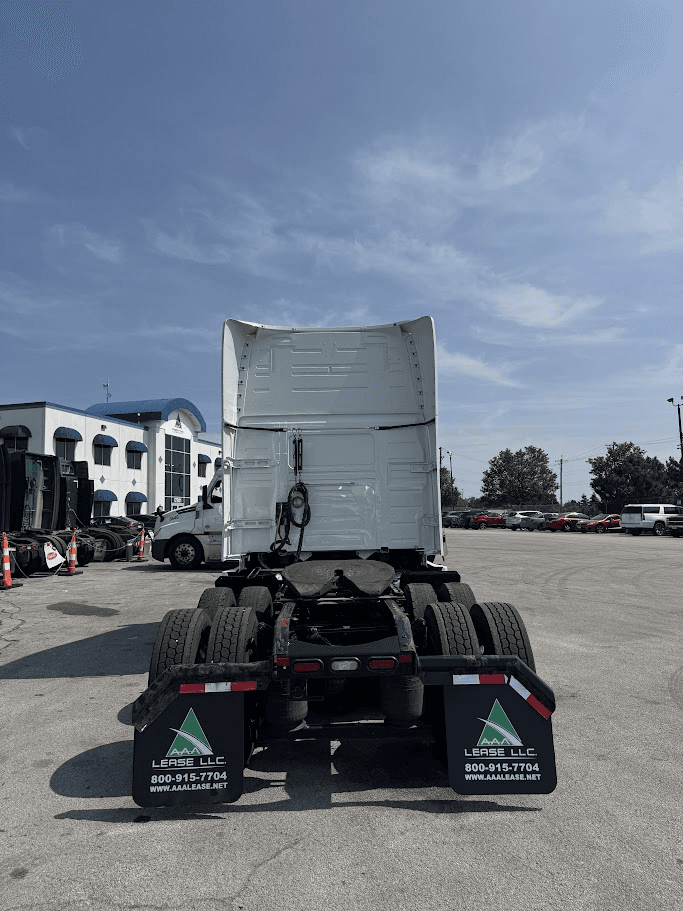 2022 Volvo VNL760 image 4