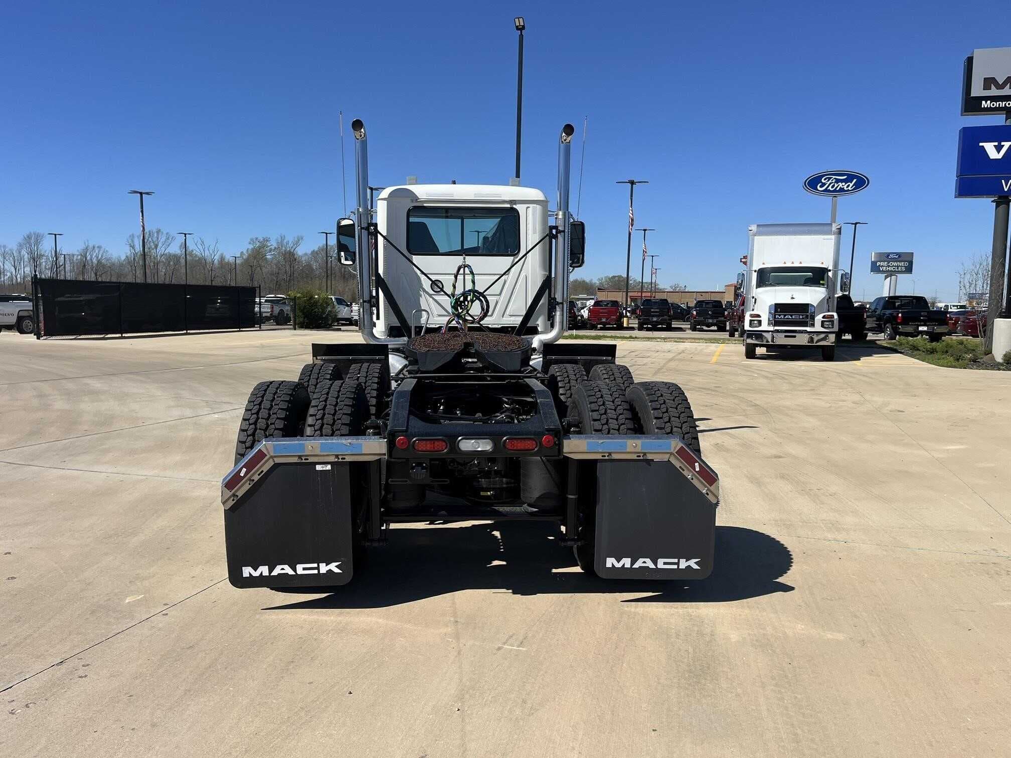 New 2026 MACK PINNACLE Conventional - Day Cab in Monroe, LA image 4