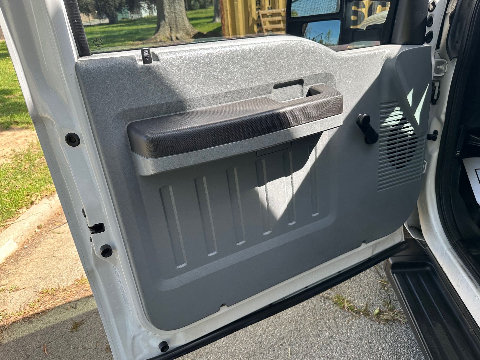 2016 Ford F-350 Reefer Box Truck with Liftgate image 32