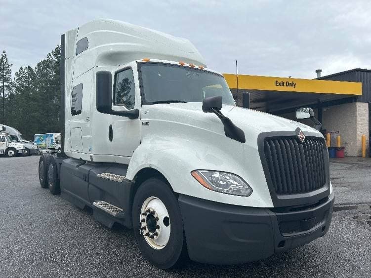2023 International LT625 Sleeper Semi Truck - 73" Integral Sleeper, Cummins 450HP, 12 Speed Automatic image 1