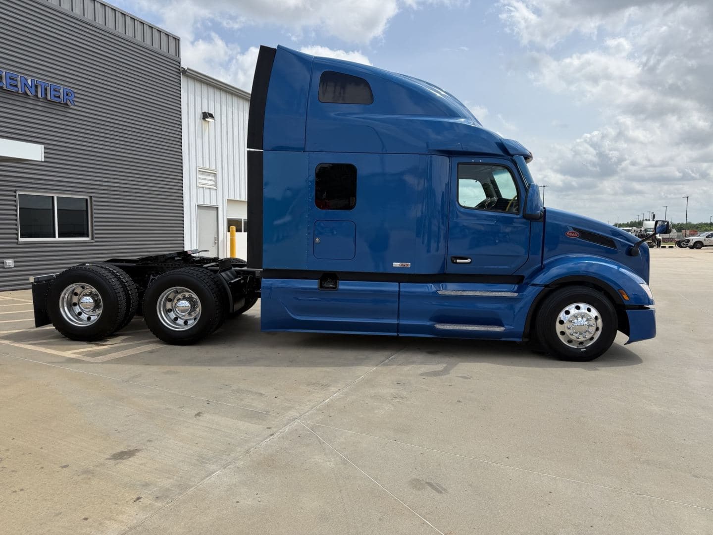 2022 Peterbilt 579 image 5