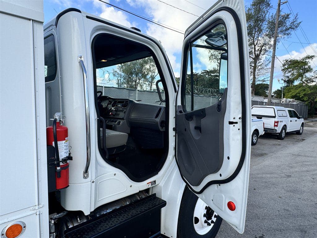 2014 Freightliner M2 106 image 47