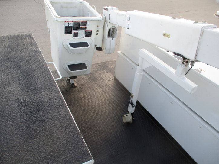 2018 Ford F550 SUPER CAB BUCKET TRUCK 4X4 image 27