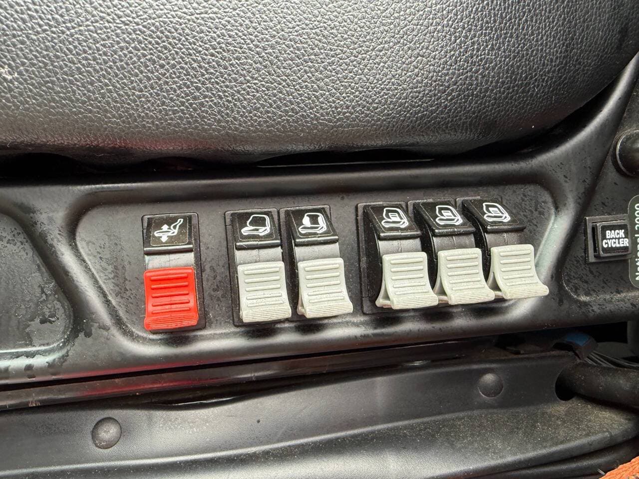 2022 International LT625 image 31