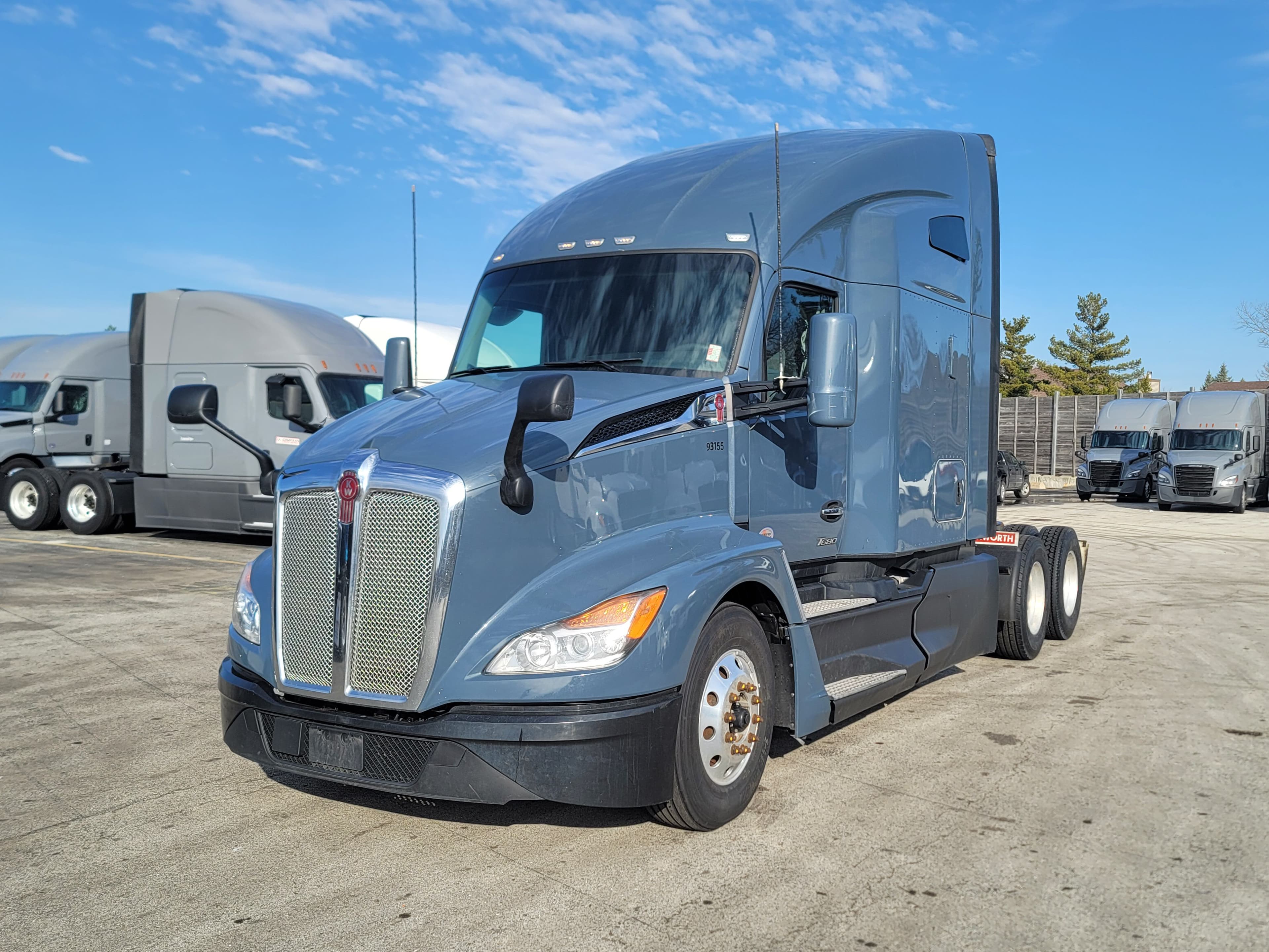2023 Kenworth T680 image 1