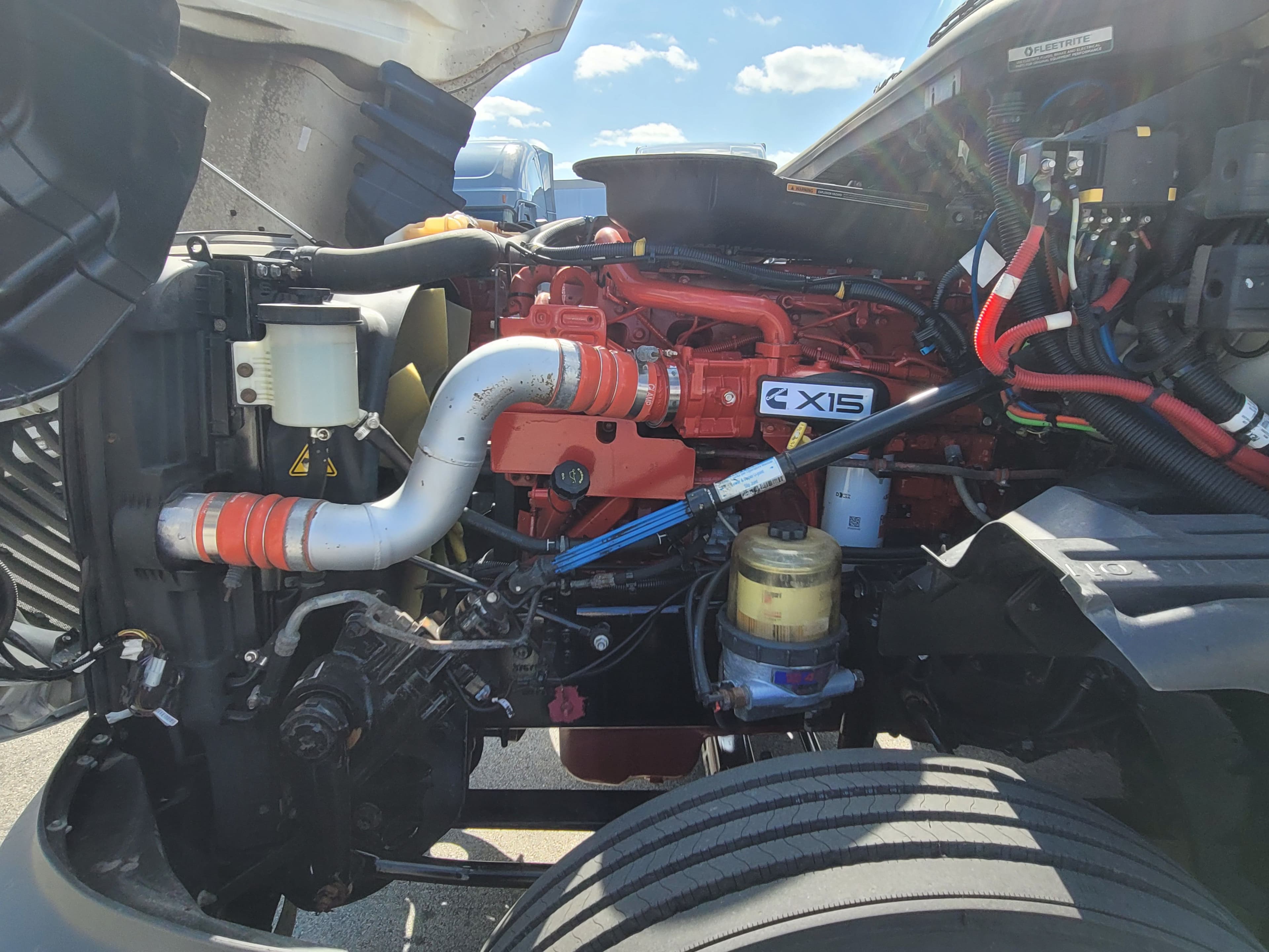 2022 International LT image 6