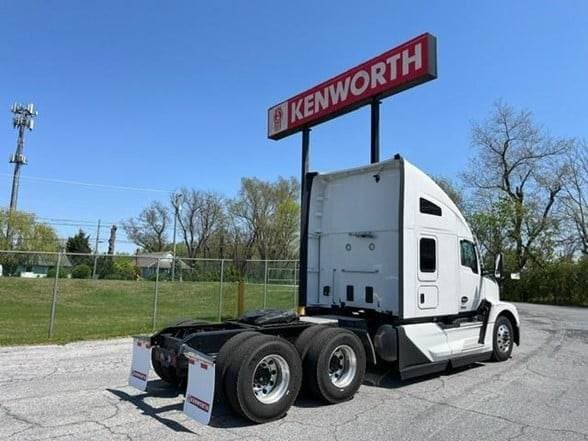 2025 Kenworth T680 image 4