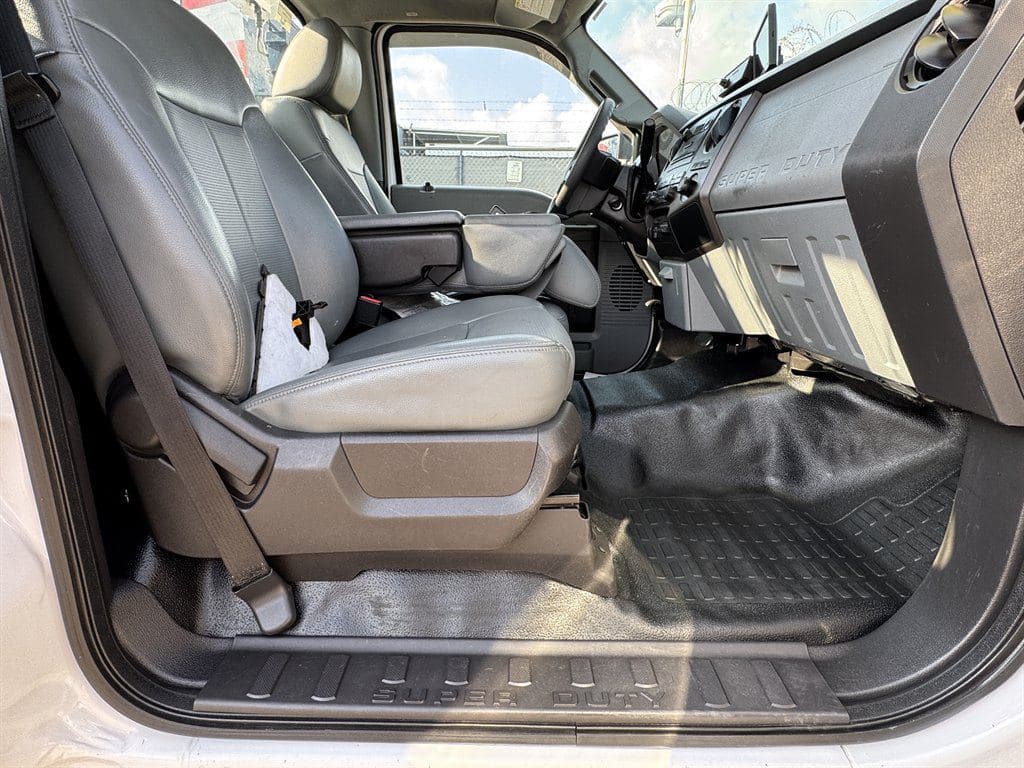 2016 Ford F550 image 49