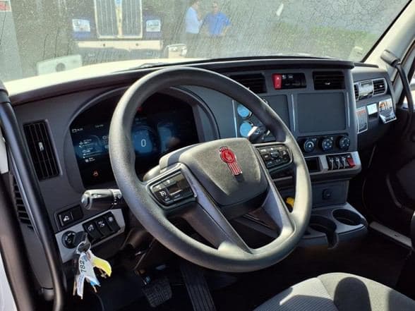 2025 Kenworth T880 image 10