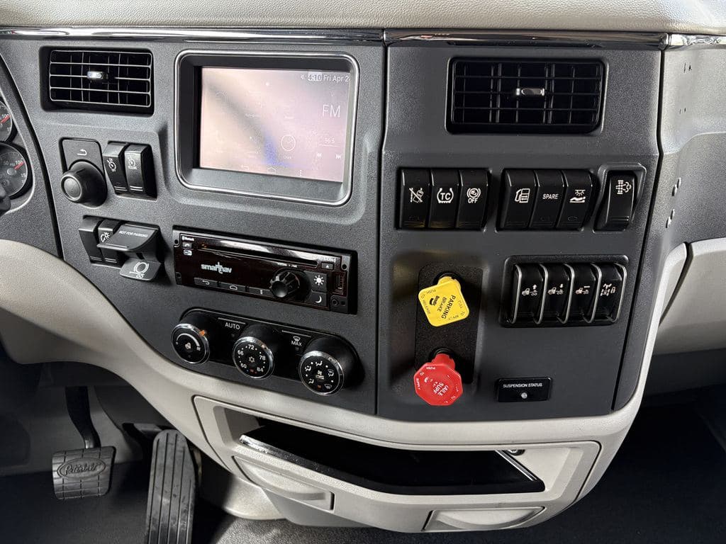 Used 2022 PETERBILT 579 image 20