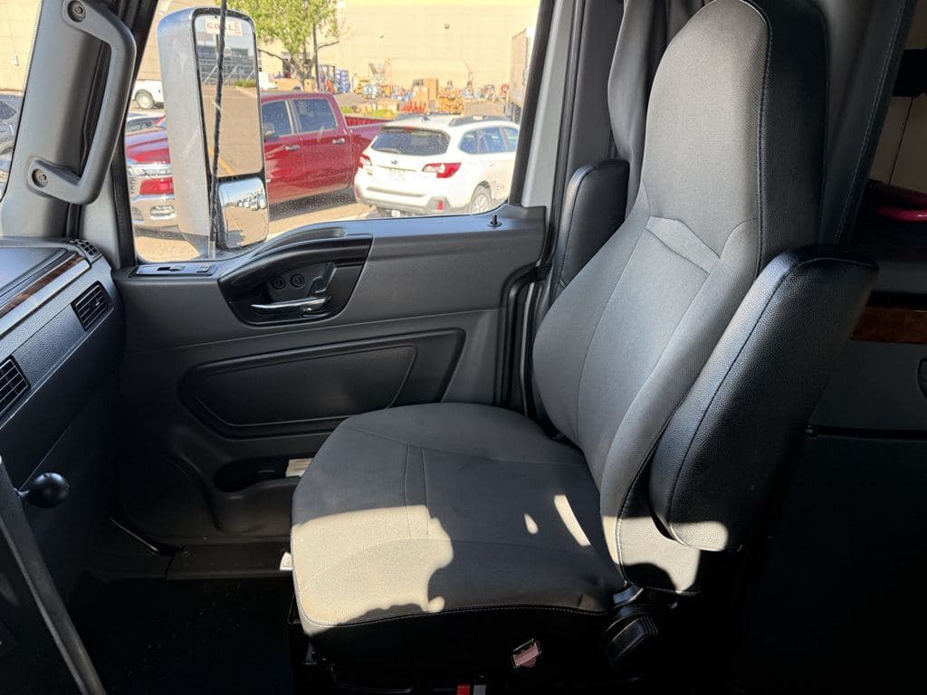 Used 2022 INTERNATIONAL LT625 image 25