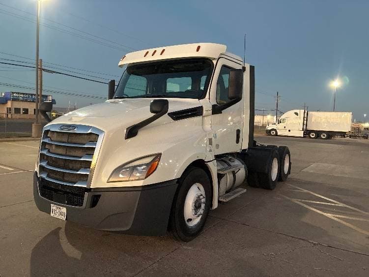 2018 Freightliner Cascadia image 1