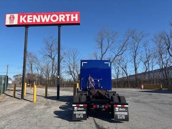 2025 Kenworth T880 image 3