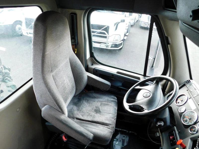 2018 Freightliner Cascadia image 31