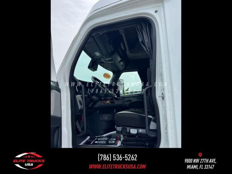 2022 Freightliner Cascadia image 12