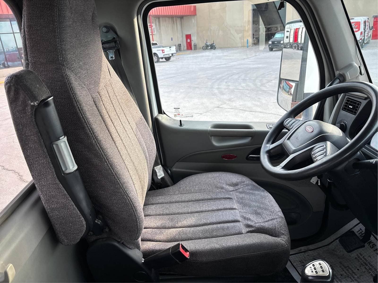 2020 Peterbilt 567 image 9