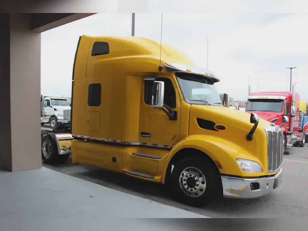 2022 Peterbilt 579 image 4