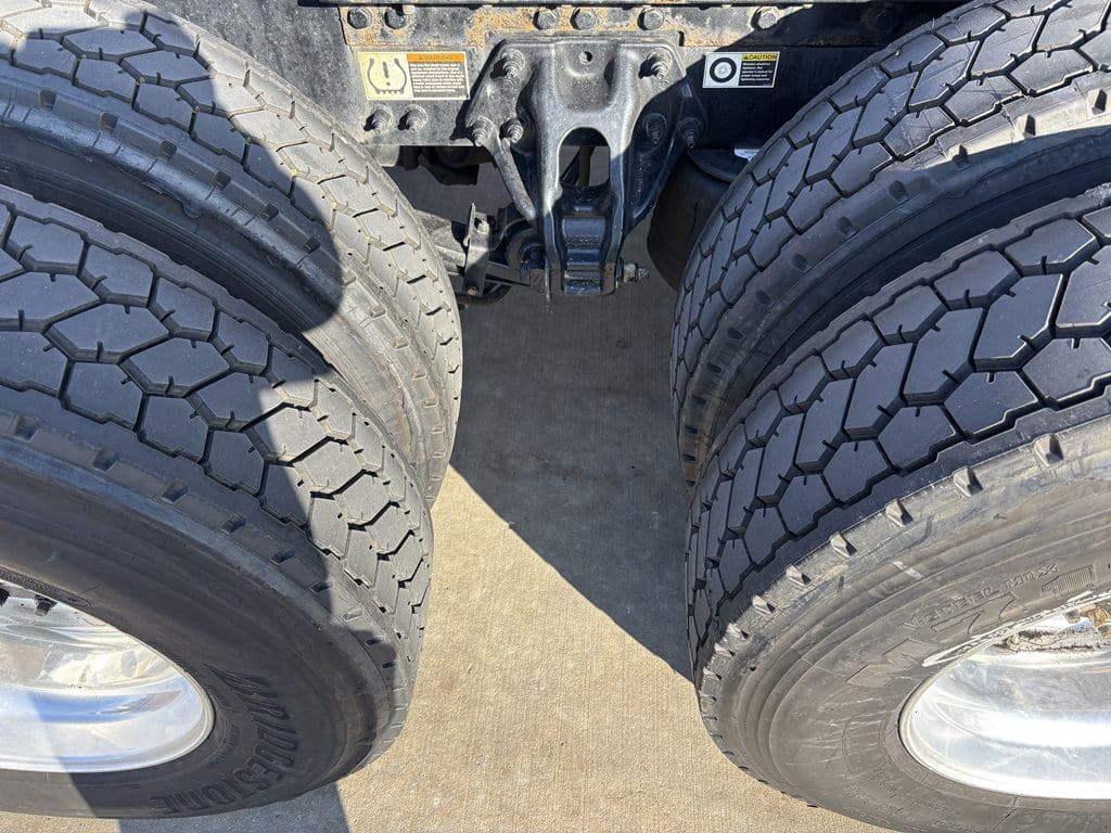 Used 2022 PETERBILT 579 image 17